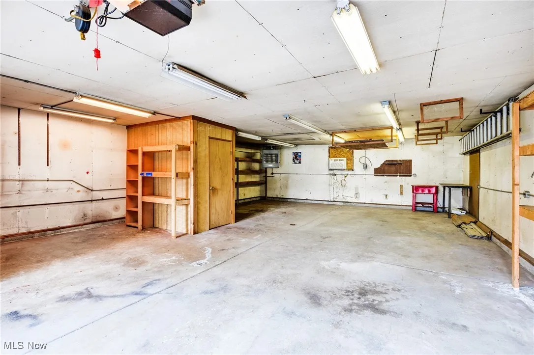 Garage with a heating unit and a garage door opener