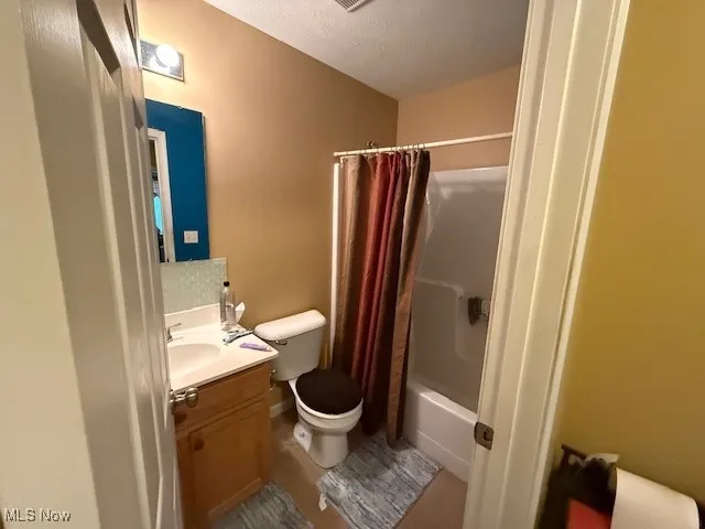 Bathroom with vanity and shower / tub combo