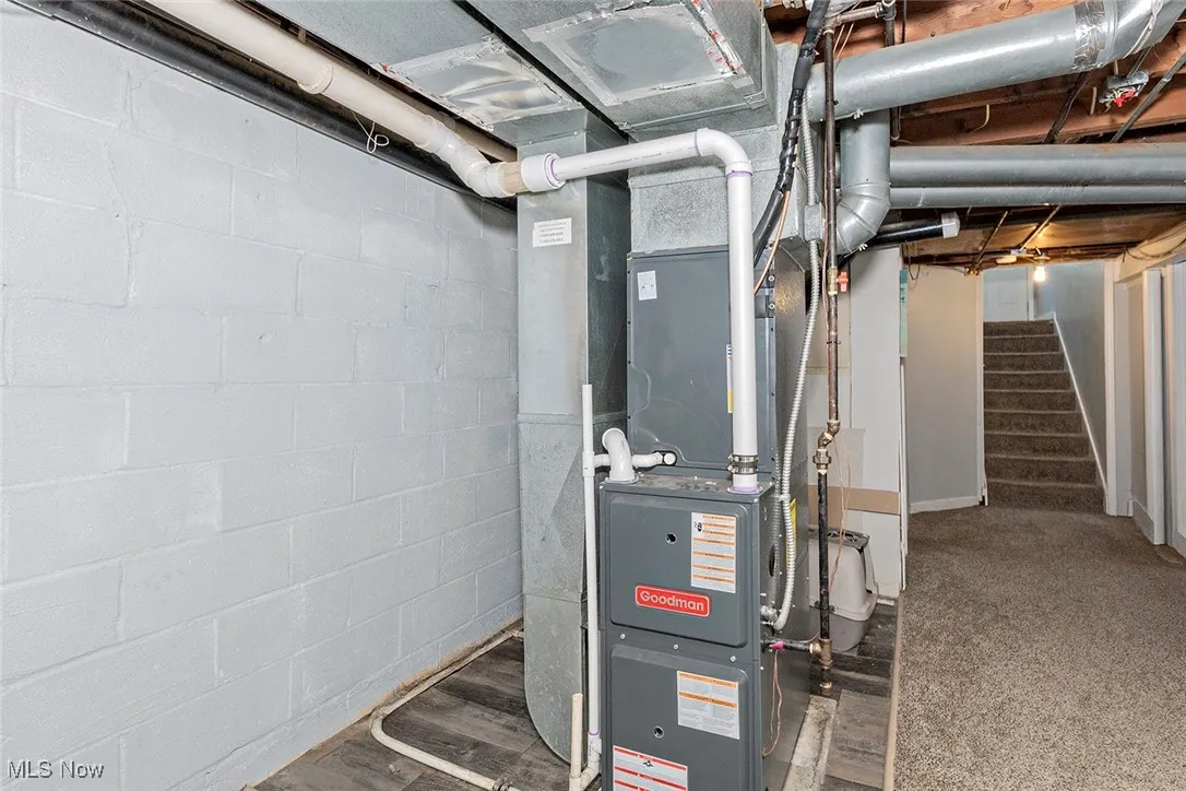 Newer furnace, AC and Hot water heater are great peace-of-mind features !