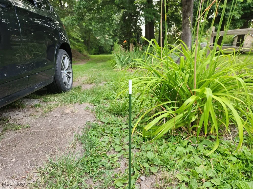 Green topped marker at beginning of Lansing Road lane