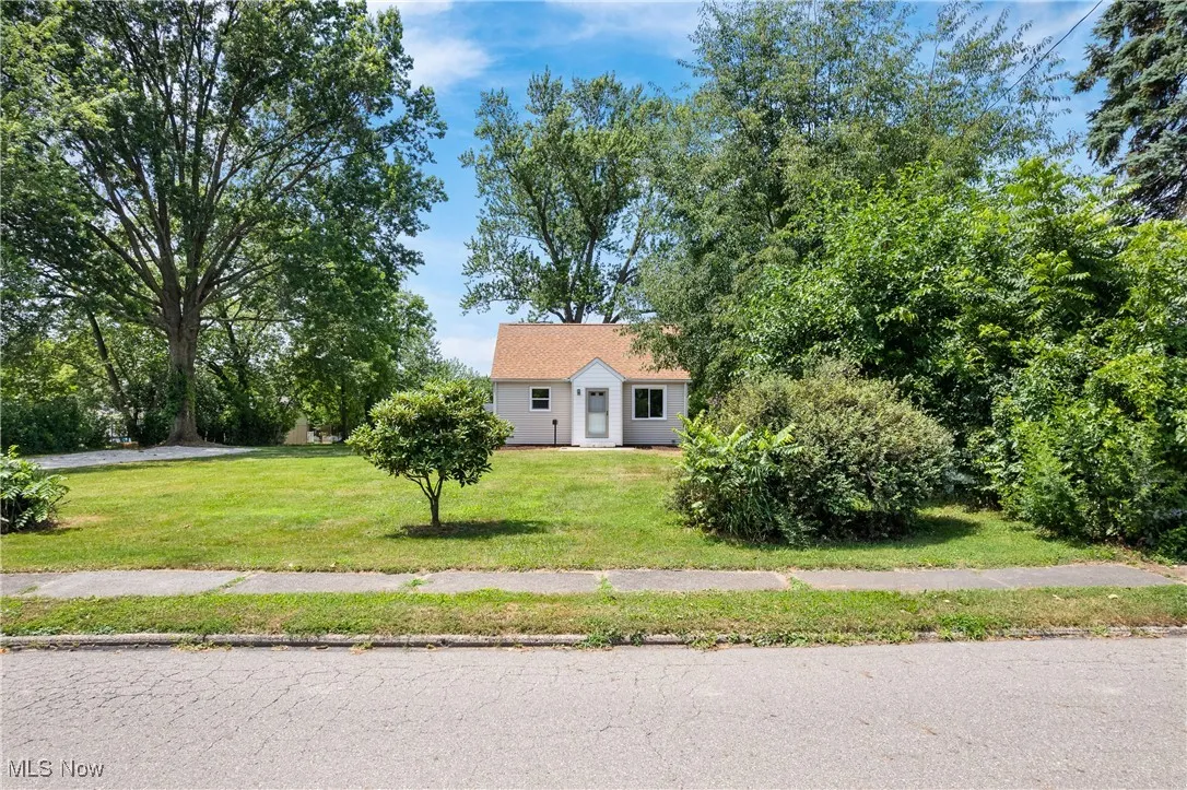 View of front of house with a front lawn