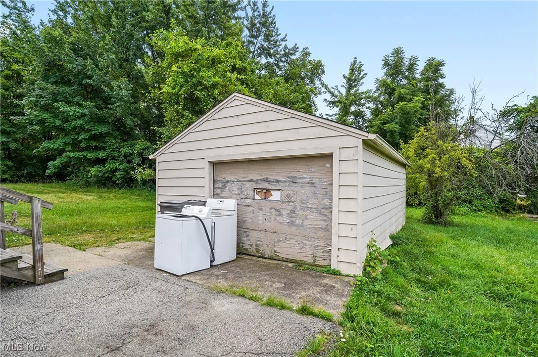 Detached garage with washer and clothes dryer