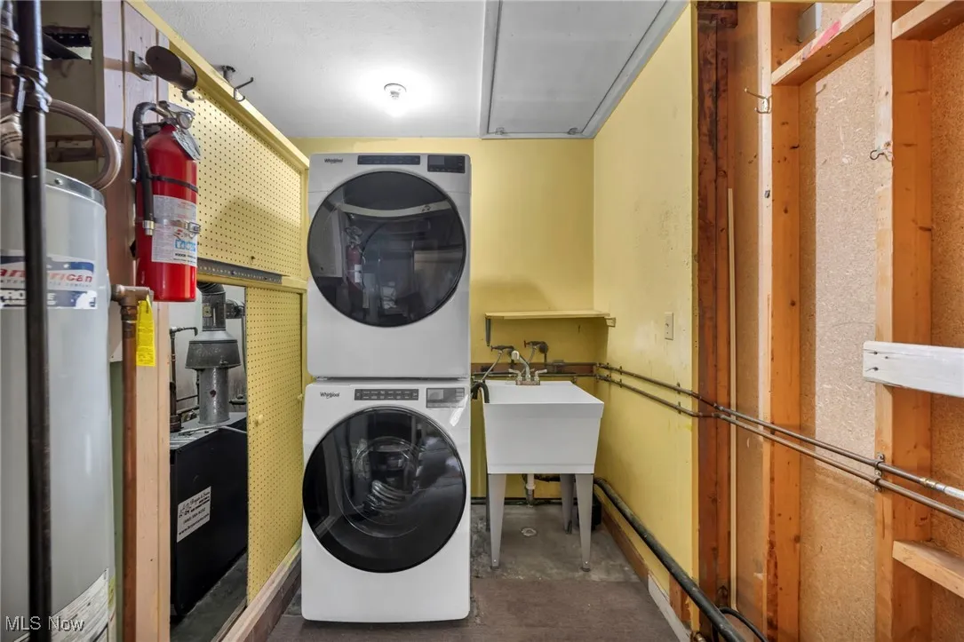 laundry room attached to bonus room