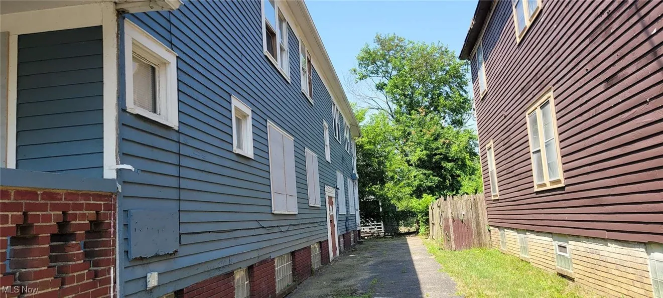 View of home's exterior