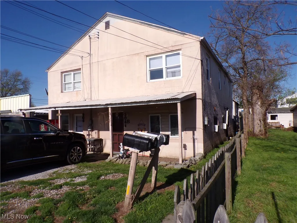 View of front of house with fence and a front yard