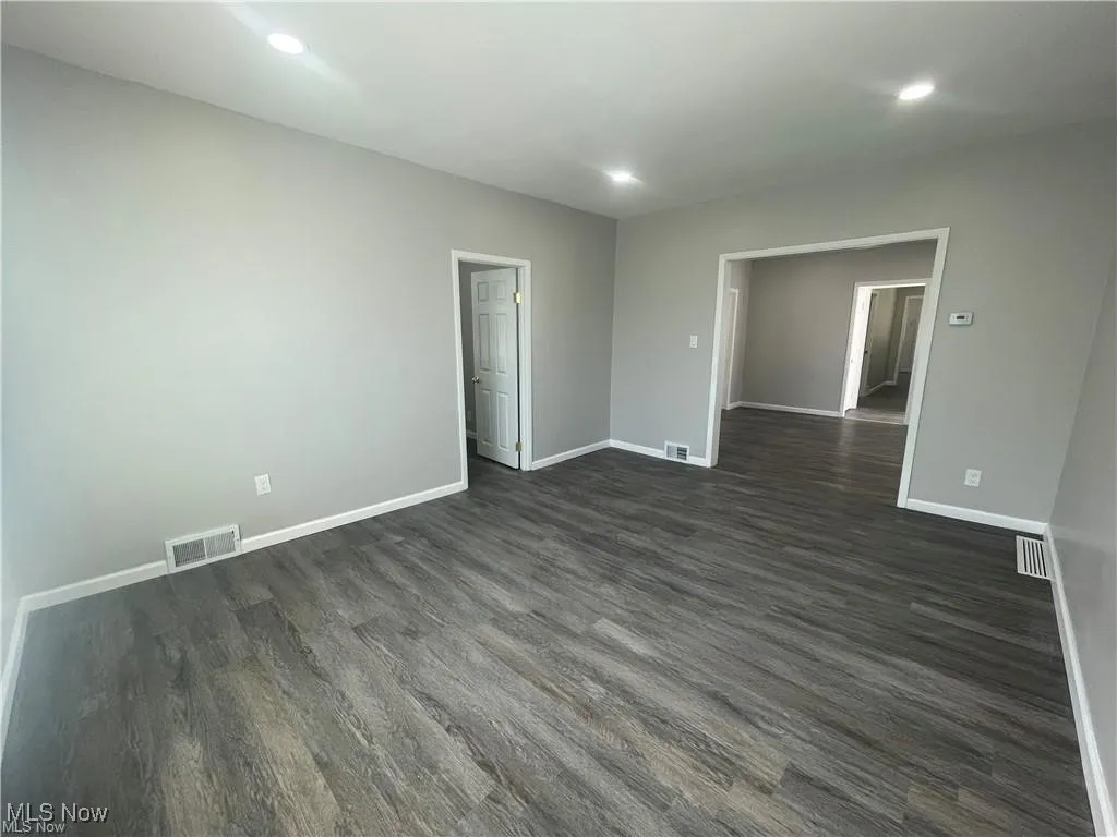 Unfurnished room featuring dark wood-style floors and recessed lighting