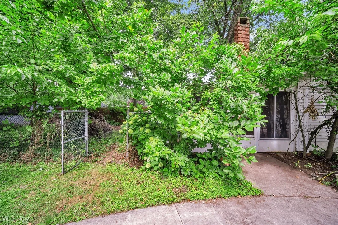 View of yard featuring a gate
