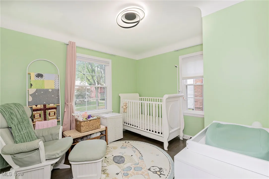 Architectural details + fresh paint and finishes = lovely spaces.