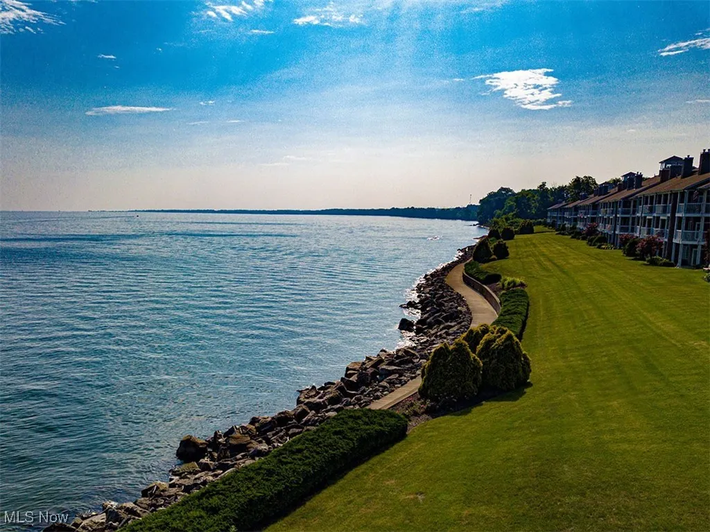 2200ft private walkway along shore for residents