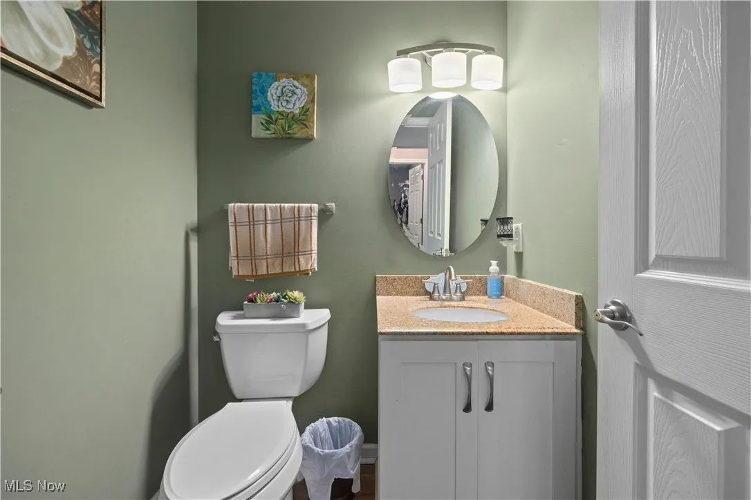 1st floor 1/2 Bathroom