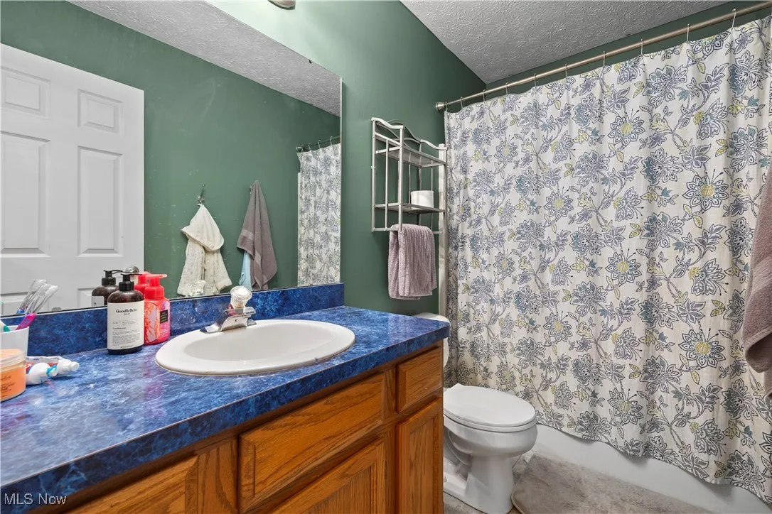 2nd floor full bathroom