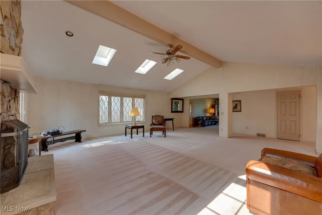 Great Rm looking into Living Rm.