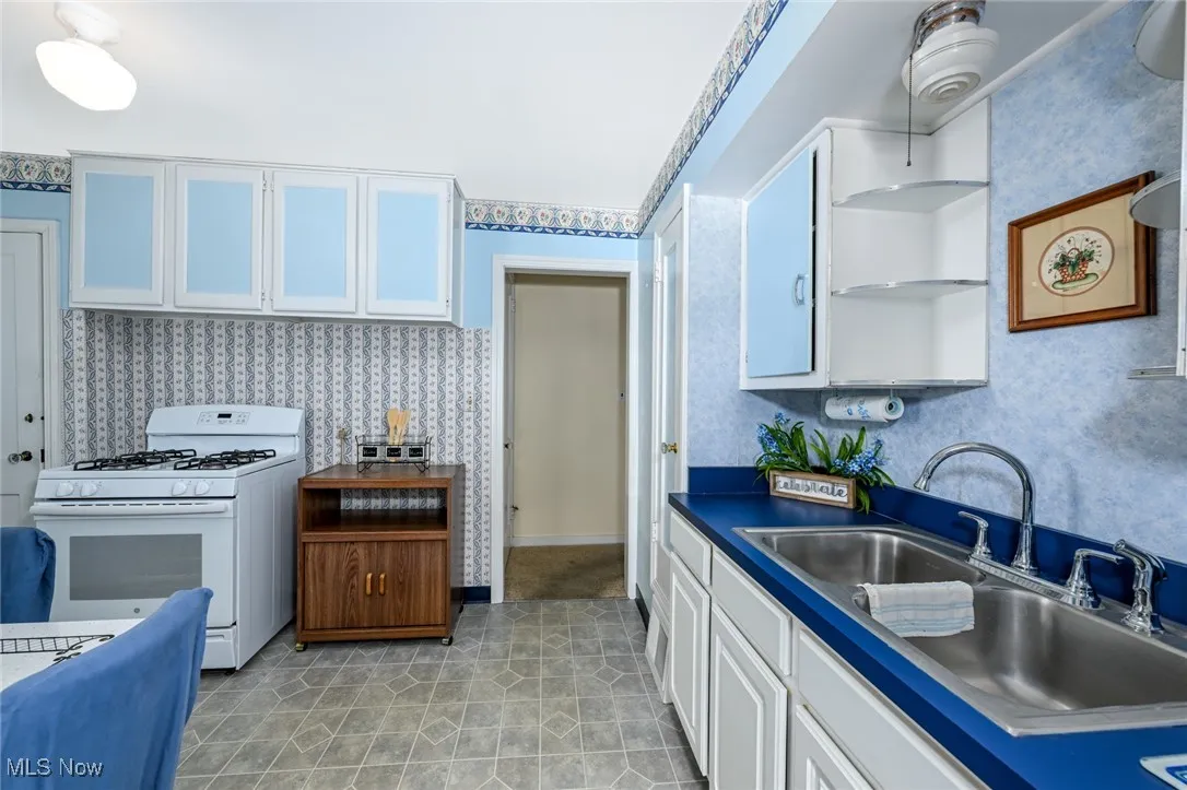 plenty of cabinet space