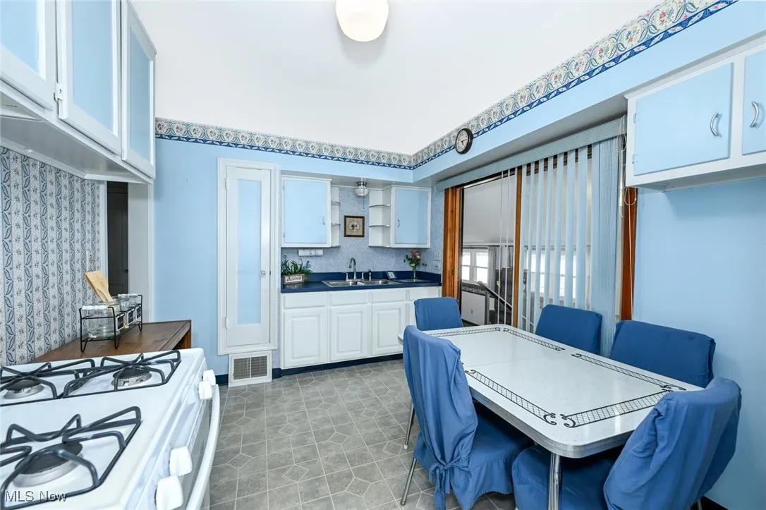 Totally awesome retro kitchen leading to the family room addition