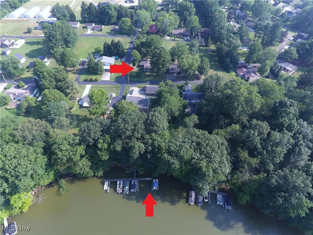 Aerial shot shows the home in relation to the dock. Very easy aaccess