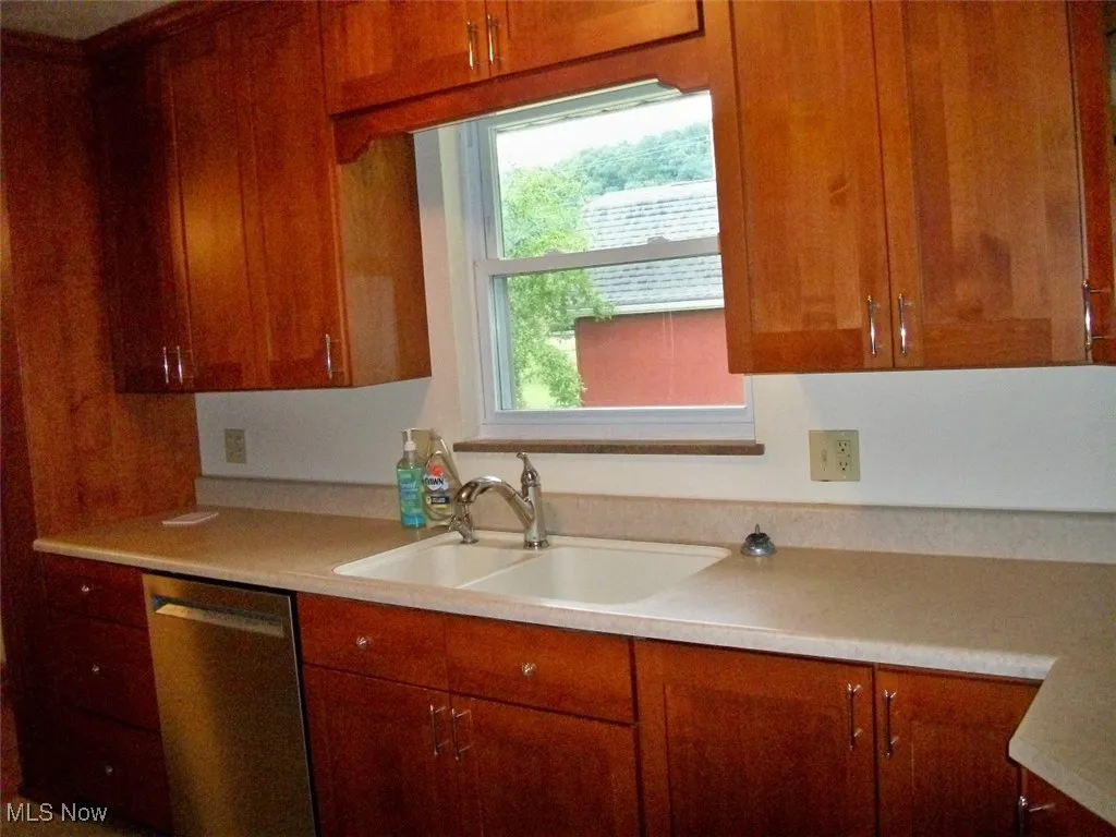 Trans solid white sink.