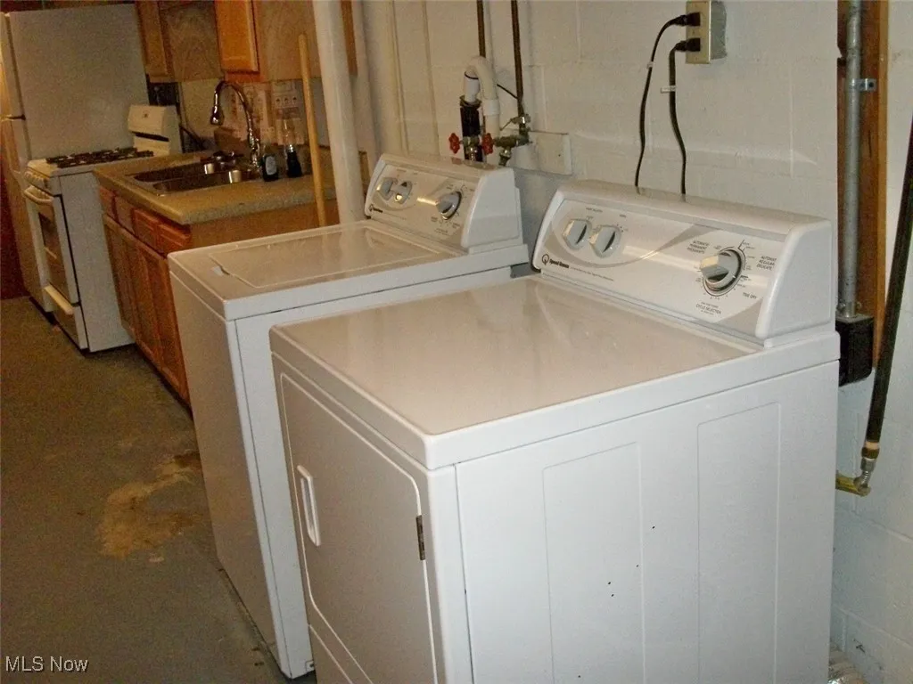 Washroom with washer and clothes dryer