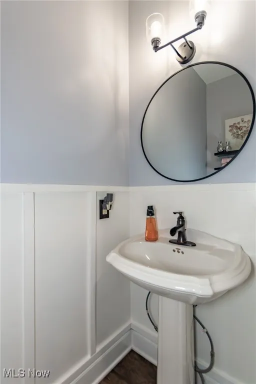 1st Floor half Bath with pedestal sink
