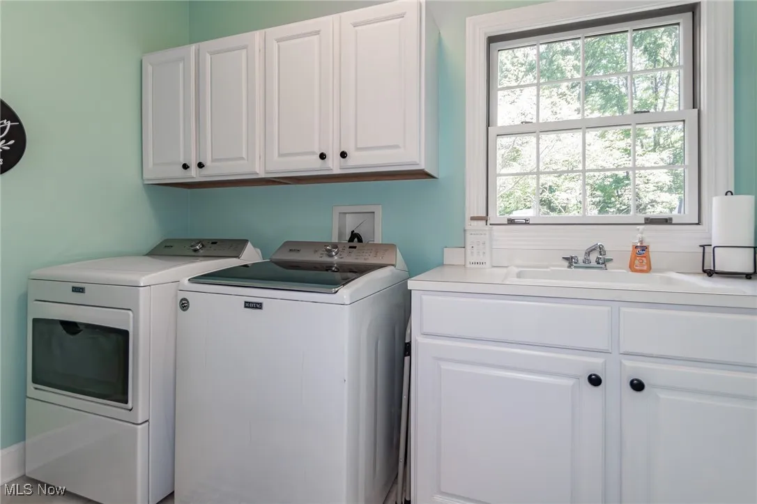 Laundry Room with utility sink
