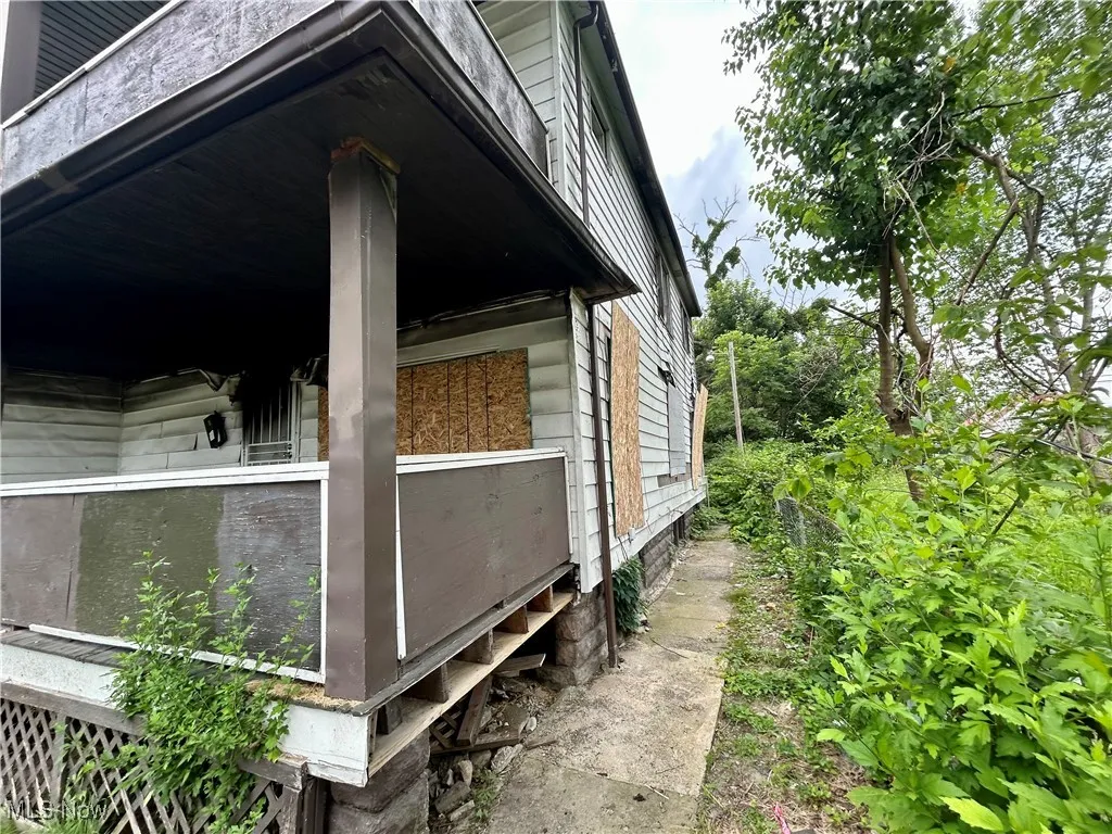 View of side of home