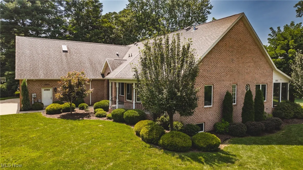 Welcome to 3908 River Rd in Vienna WV 26105