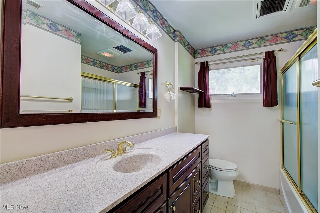 Full bath view 2.