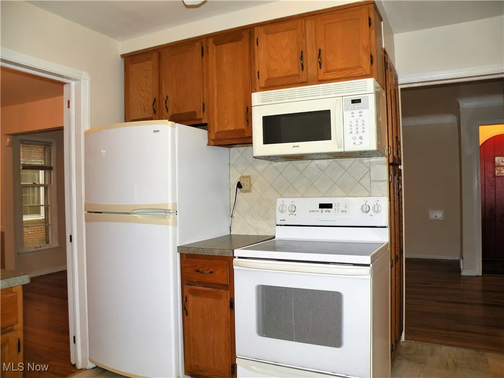 Newer stove, refrigerator and much more for your convenience.