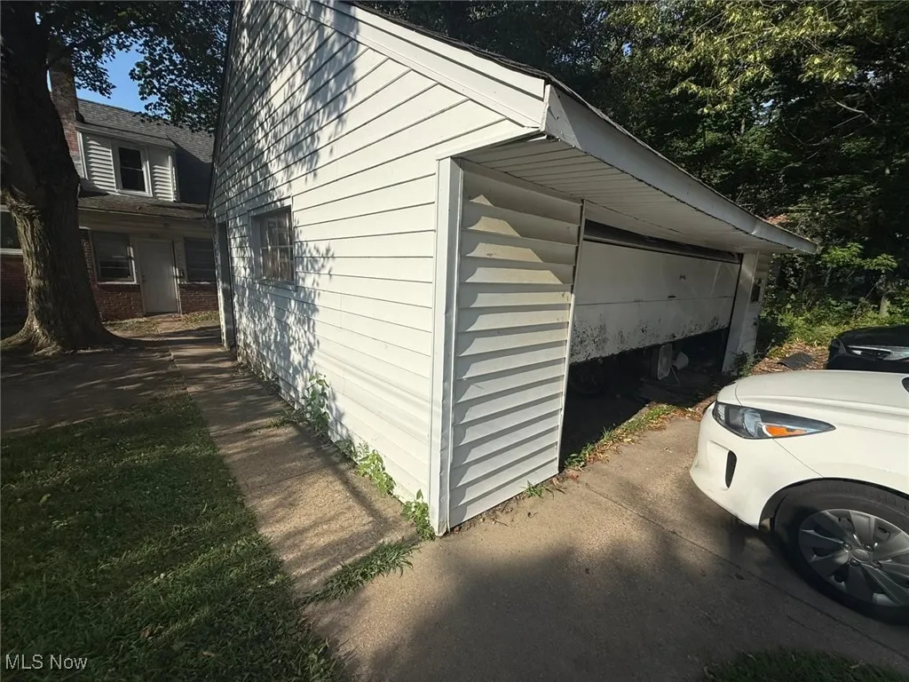 View of side of home