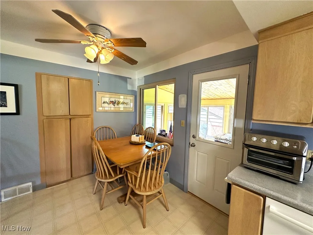 Eat-in Kitchen