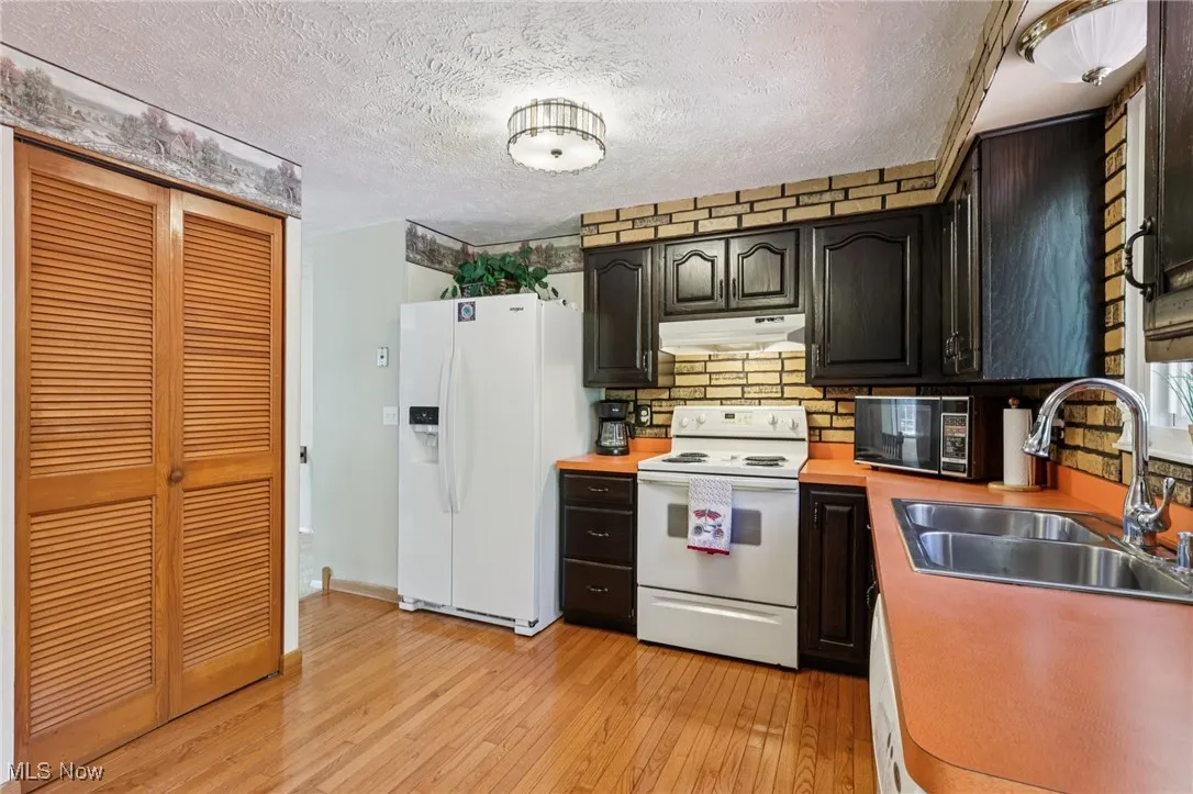 spacious eat-in kitchen with two pantries and all appliances stay