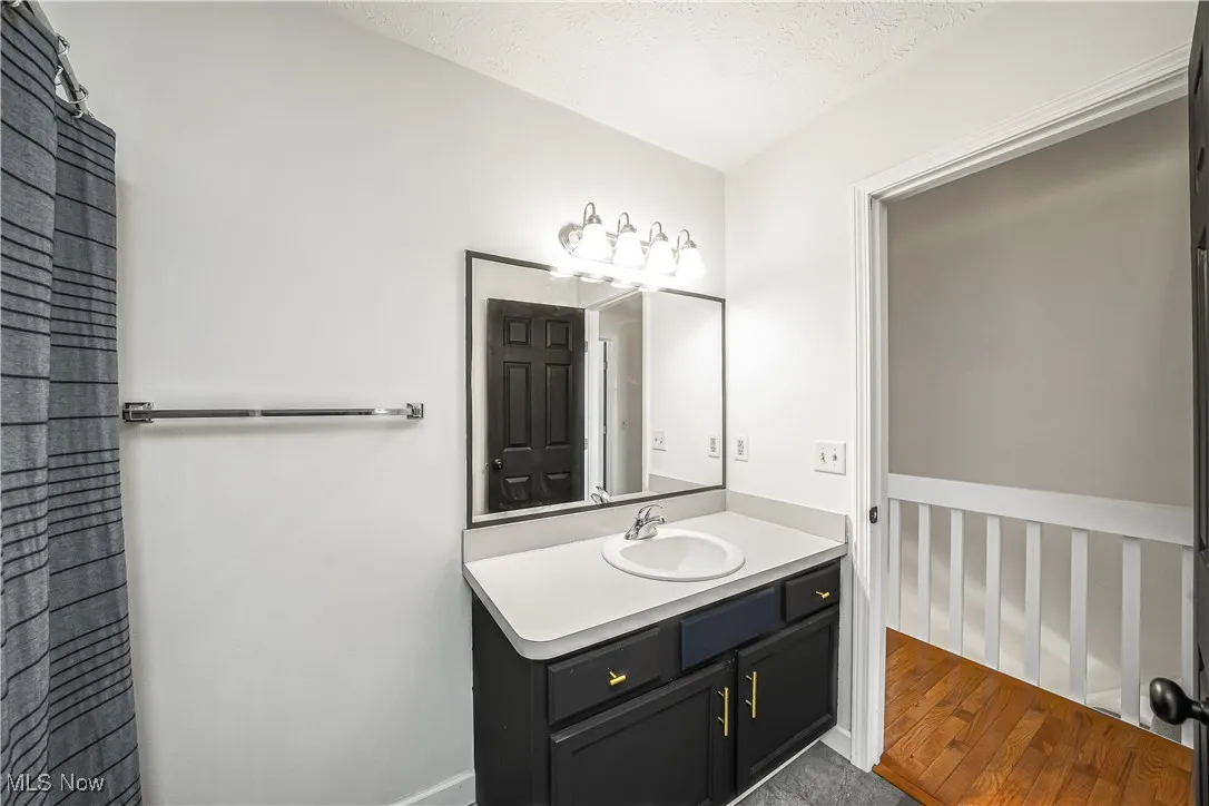 Second Floor Full Bathroom with Tub/Shower Combo