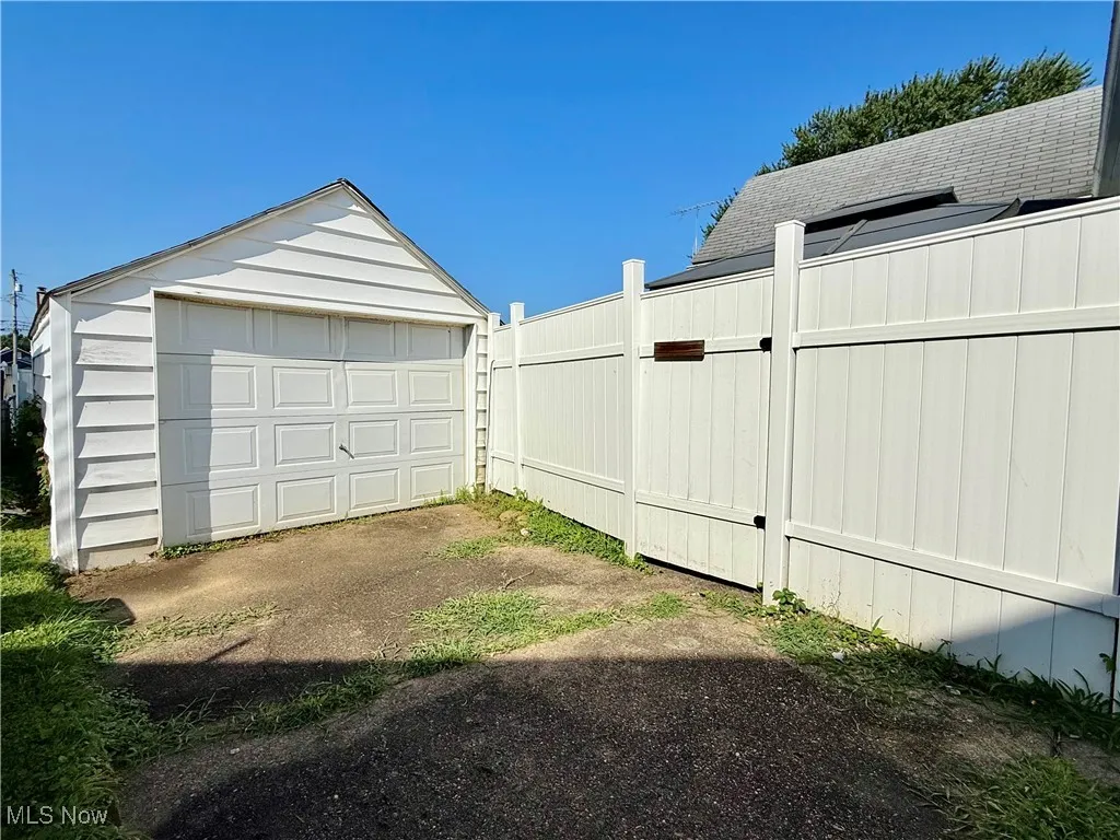 Detached Garage