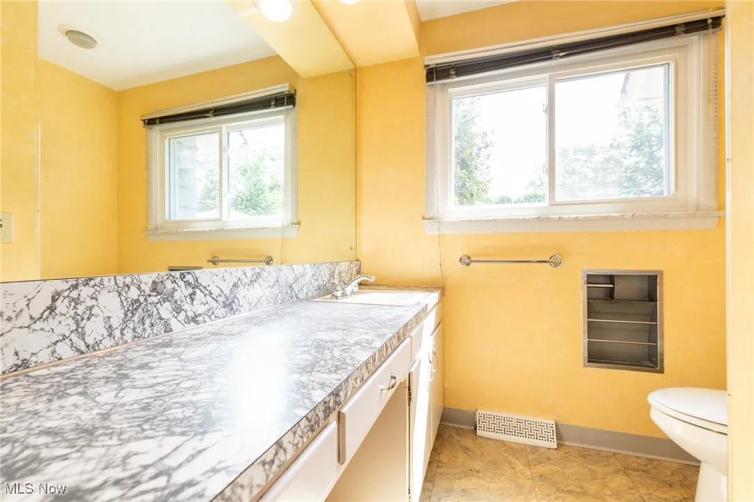 2465 S Belvoir Boulevard, University Heights, Ohio 44118,MLS Now Listing ID