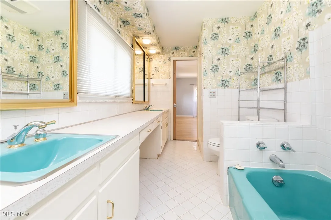 2465 S Belvoir Boulevard, University Heights, Ohio 44118,MLS Now Listing ID