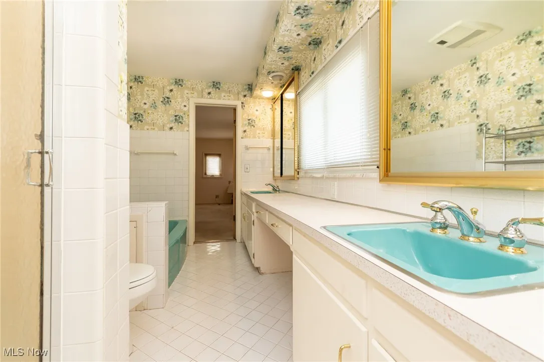 2465 S Belvoir Boulevard, University Heights, Ohio 44118,MLS Now Listing ID