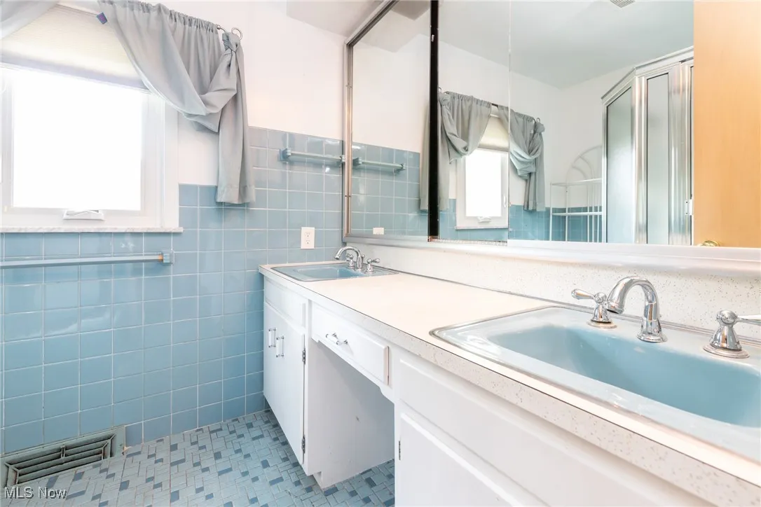 2465 S Belvoir Boulevard, University Heights, Ohio 44118,MLS Now Listing ID