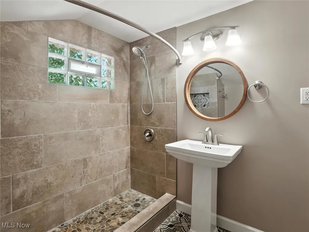 Second floor full bath