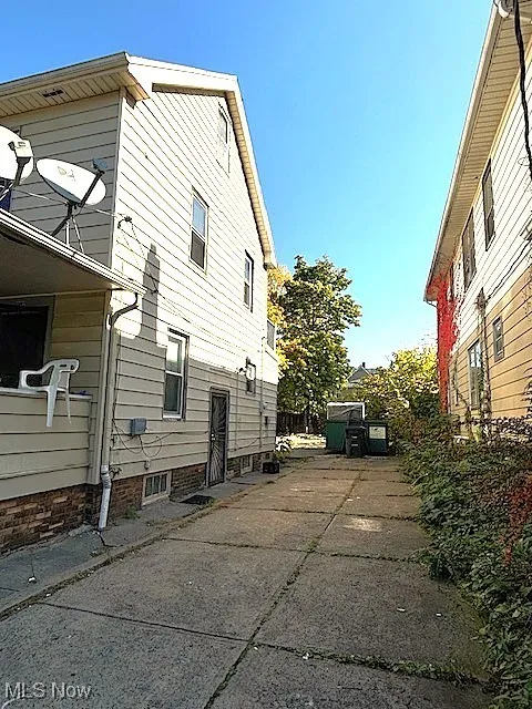 View of home's exterior