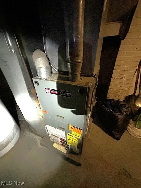 Utility room with heating unit