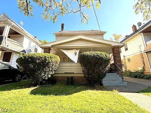View of front facade with a front lawn and a porch