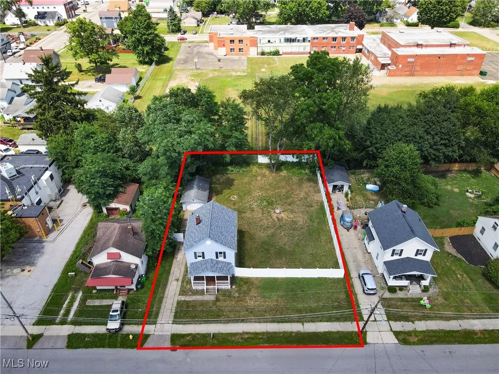 Aerial view of residential area featuring property boundaries highlighted
