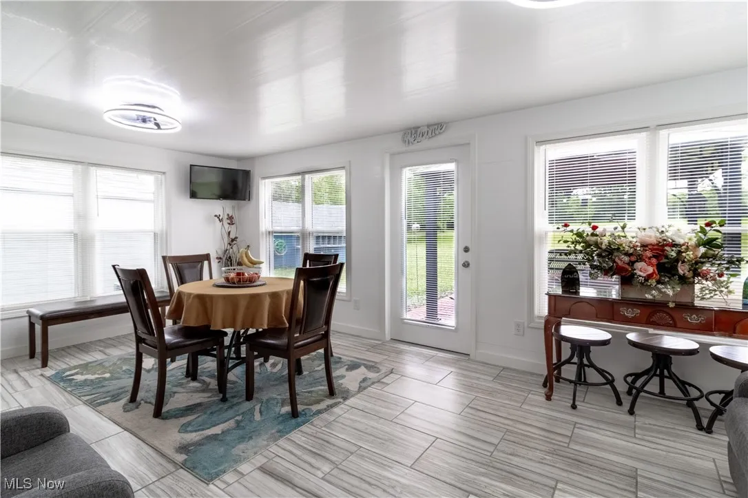 All seasons room with wall unit a/c
