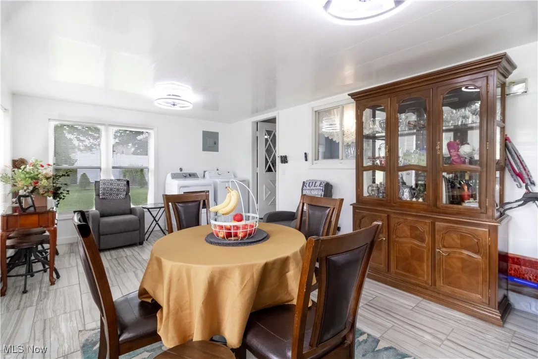 All seasons room with ceramic tile floors