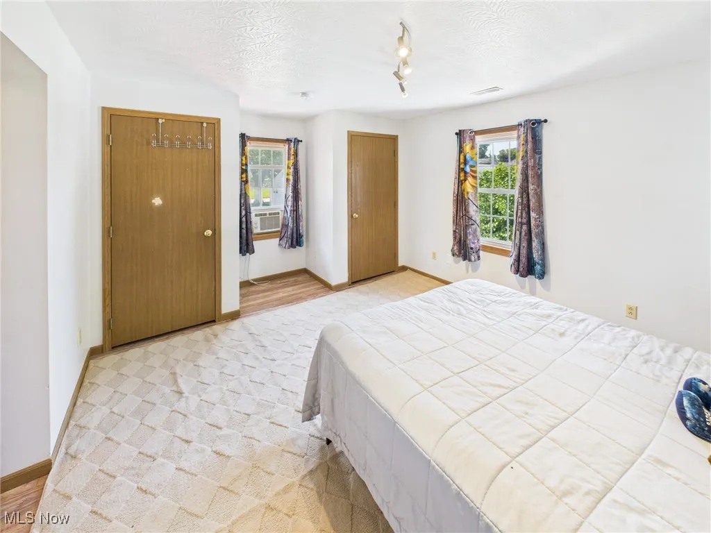 Large bedroom with FOUR closets