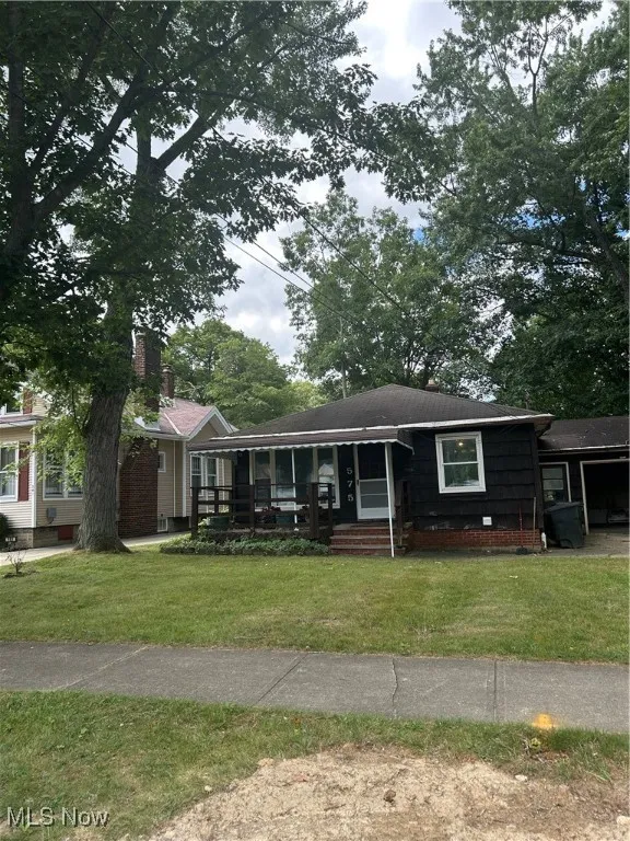 View of front of home featuring a front lawn and an attached garage