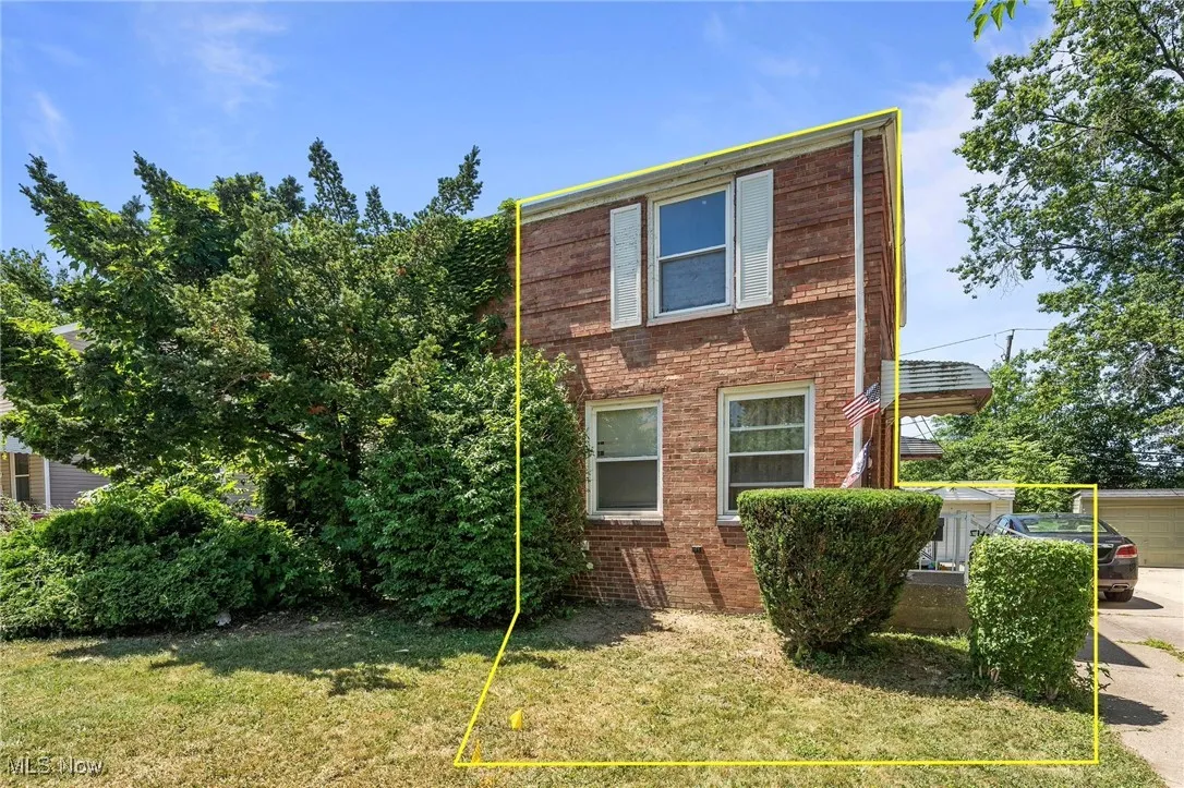 View of front of home featuring a front yard and brick siding