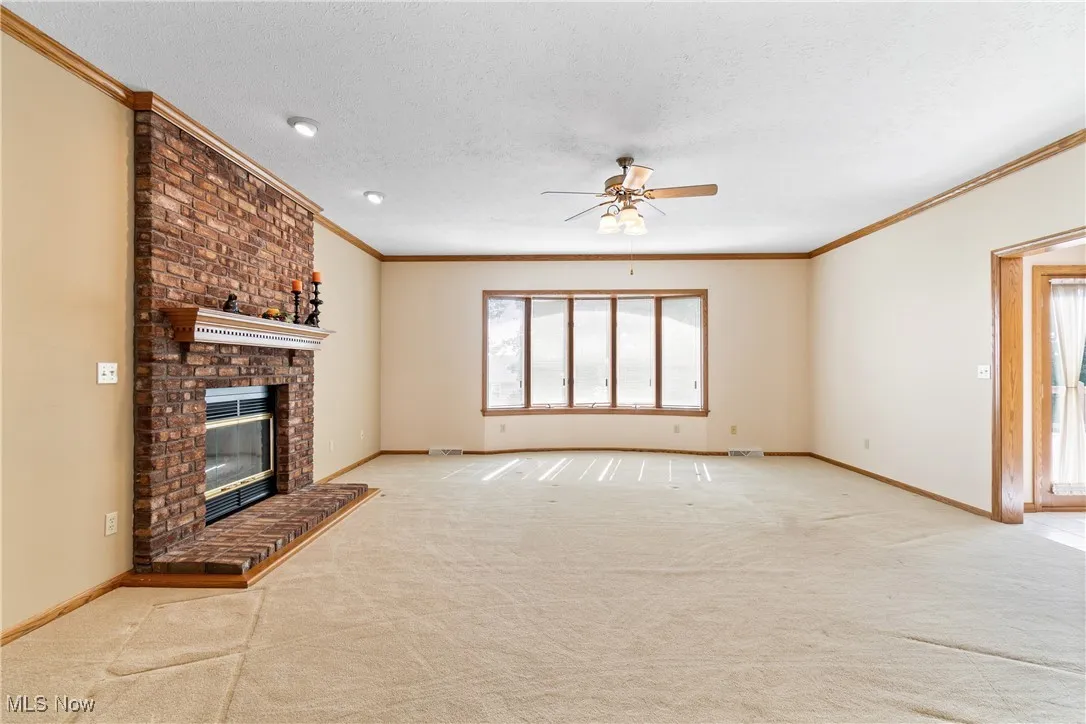 Family Room w/Gas Fireplace