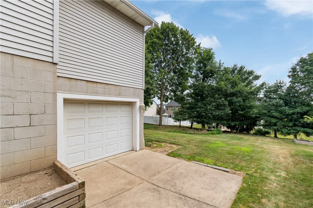 Garage on back of house.
1 car can be used storage shed