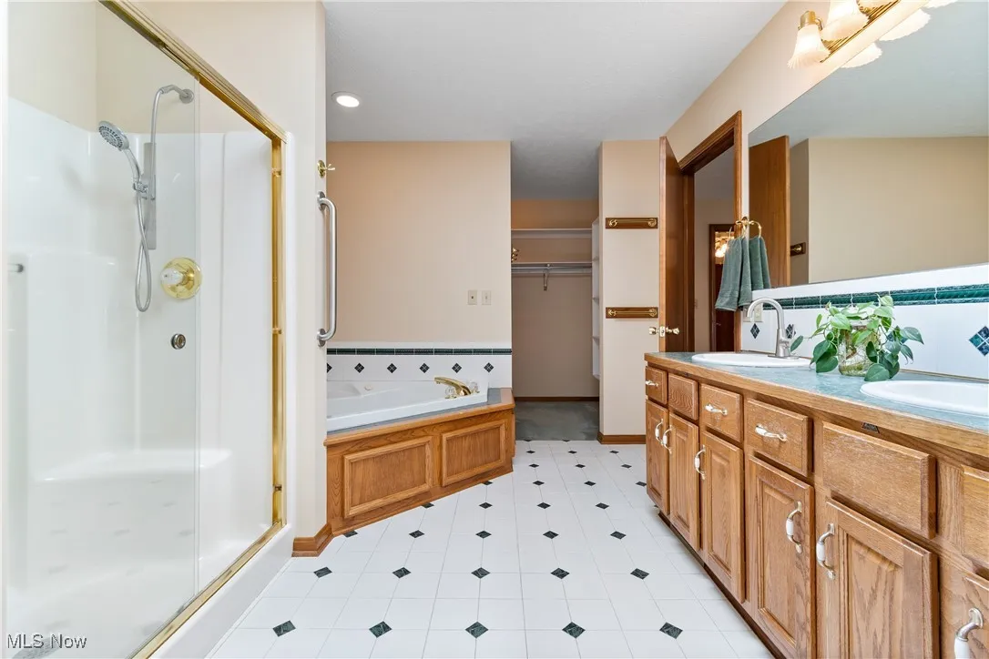 Master Bath w/double sink, shower, and soaker tub.