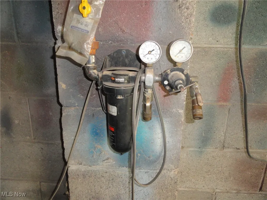 Compressed air regulators